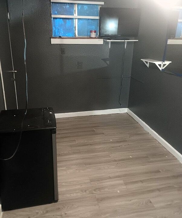 1st image of 3803 Meadowbrook Dr #5