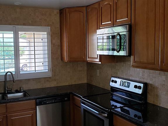 4th image of 1043 Jewett Ave