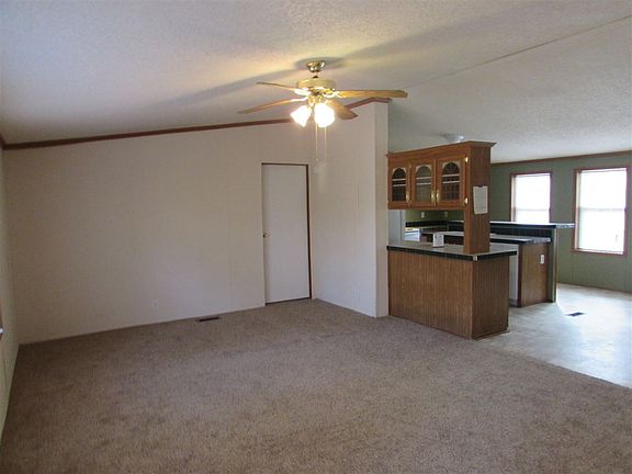 3rd image of 892 Dogwood Dr