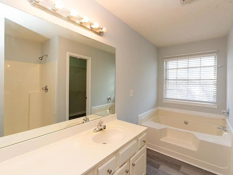 811 Sugar Oak Ln — Photo 19