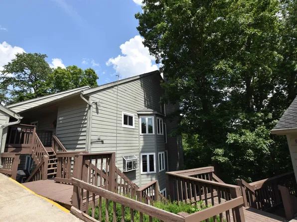 9841 S Harbour Pointe Dr, Bloomington, IN 47401