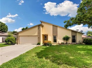 925 Cypress Wood Ln, Sarasota, FL 34243