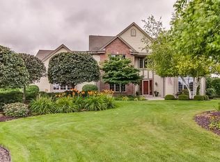 N36W22615 Long Valley Rd, Pewaukee, WI 53072