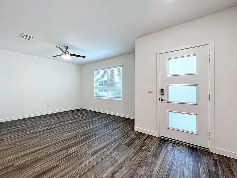 231 Dapper Ct — Photo 4