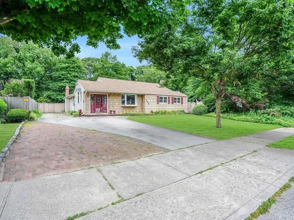 939 Gardiner Drive, Bay Shore, NY 11706