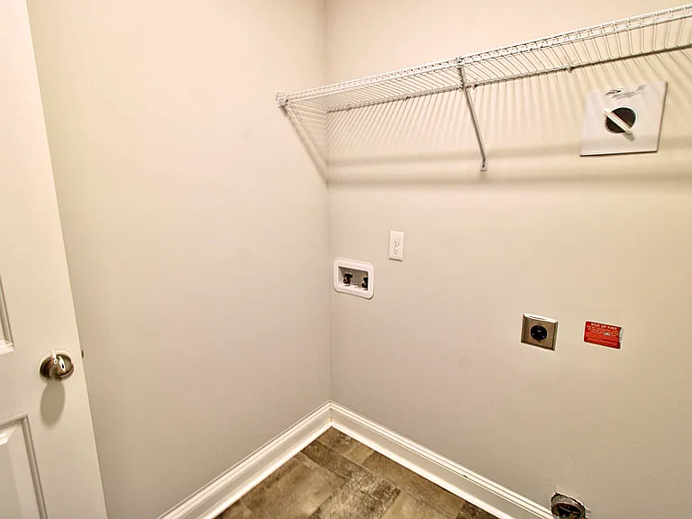 326 Fairview Cir — Photo 29