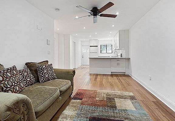 3rd image of 410 E 119th St #5