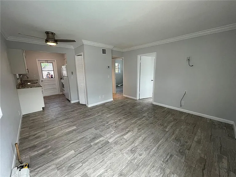 616 NE 11th Ave — Photo 8