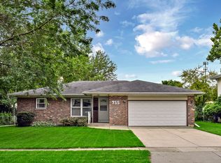 755 Algona Ave, Elgin, IL 60120