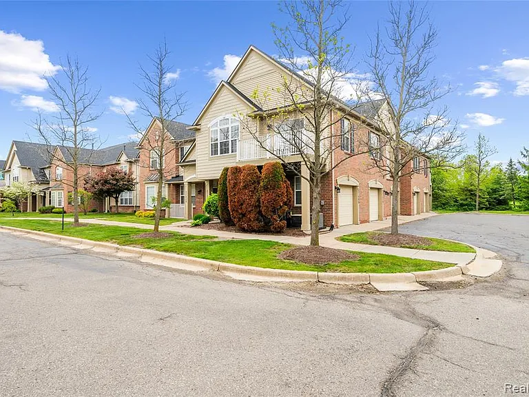 47408 Pembroke Dr — Photo 2