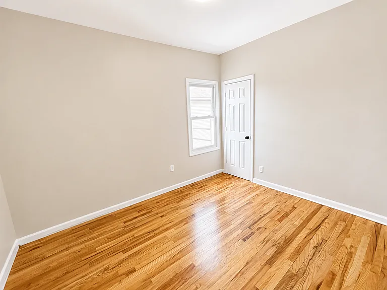 148 Hawthorne — Photo 14