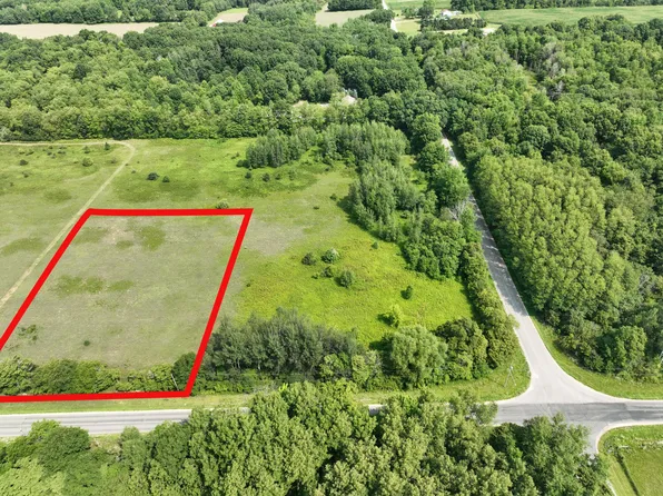 701 E 128th St, Grant, MI 49327