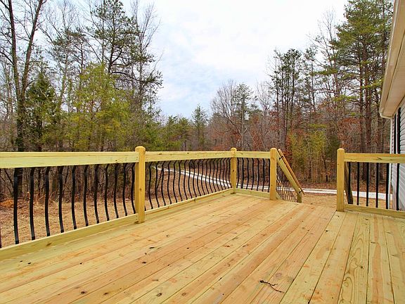 5th image of 1740 Watt Abbitt Rd