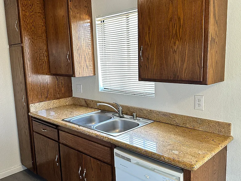 10933 Moorpark St #5 — Photo 19