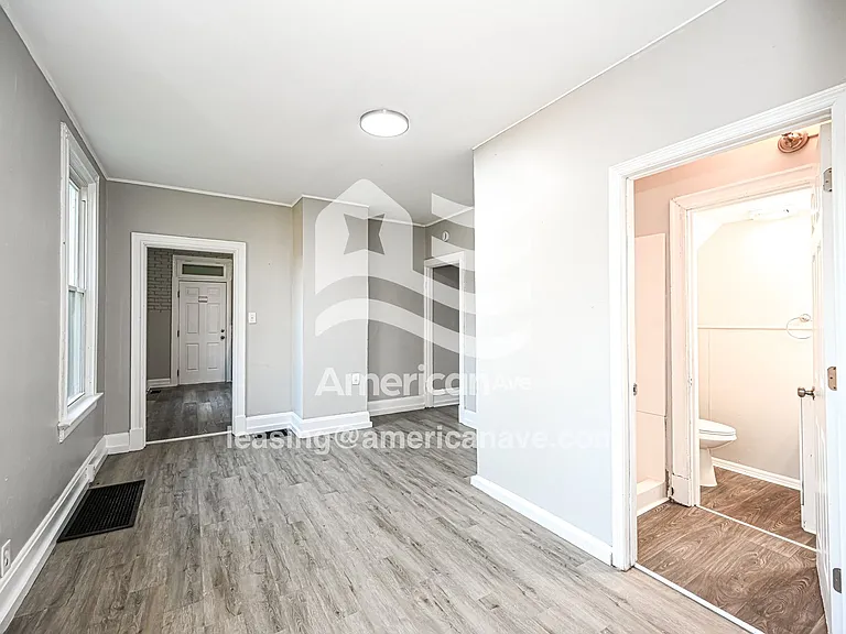 677641_010_bedroom_11.jpg