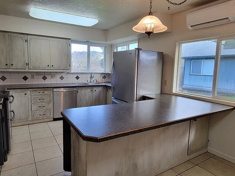 1217 Goucher St — Photo 6