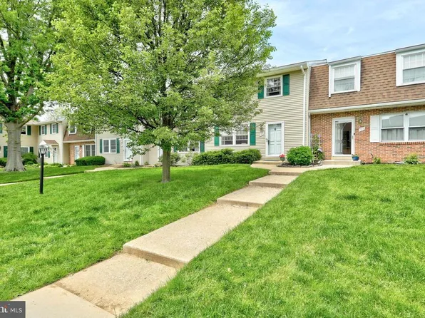 181 Fox Run Dr, York, PA 17403