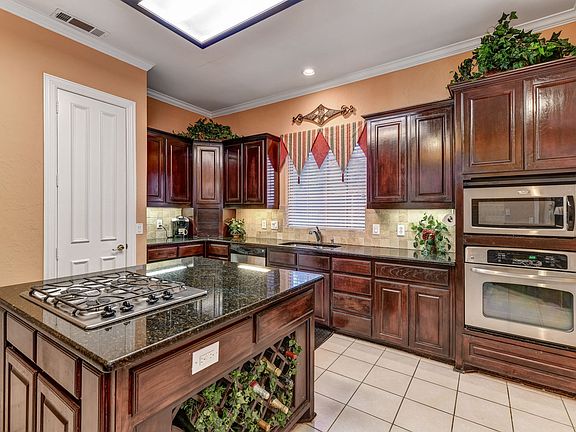 3rd image of 816 Canongate Dr