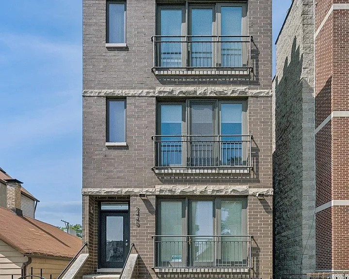 2440 W Cortez St #3 — Photo 1