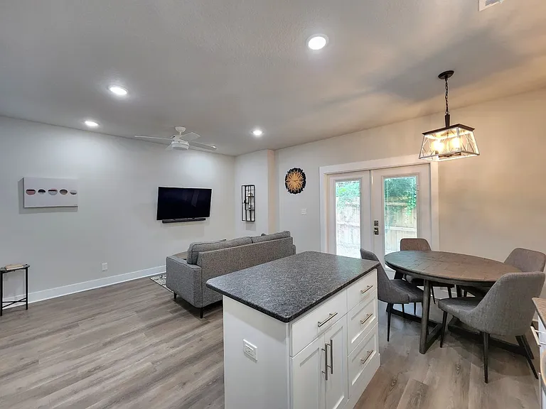 218 Junction Ave — Photo 4