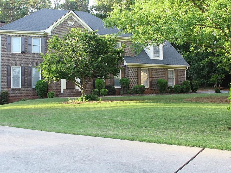 2nd image of 2106 Bishop Ct SE