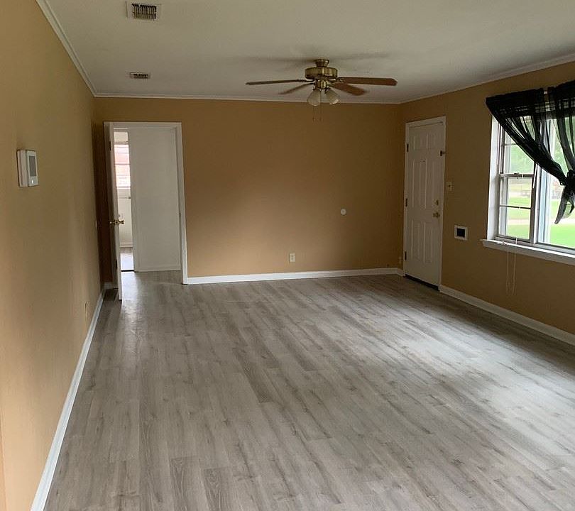 2nd image of 2927 E Cavett Dr
