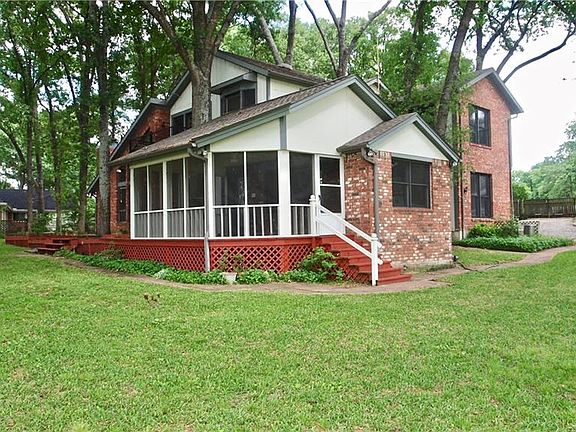 5th image of 105 Deerwood Cir