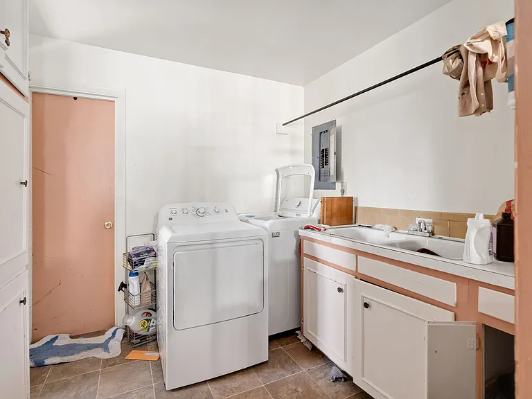 821 W Mulberry St — Photo 31