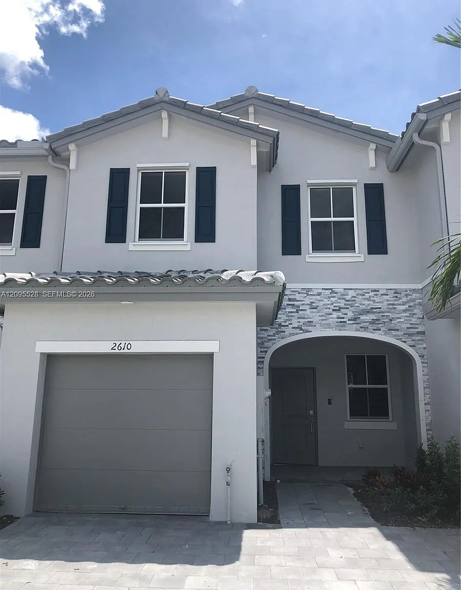 Keys Gate Residential — Photo 1