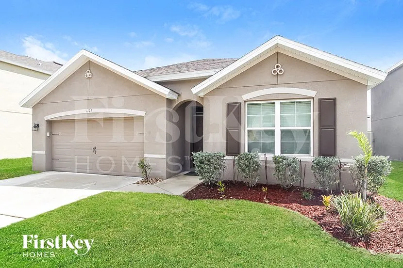 4 bed, 2.0 bath, 1846 sqft, $2,605 — Photo 2