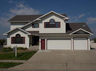 614 Mustang Dr, Bismarck, ND 58503