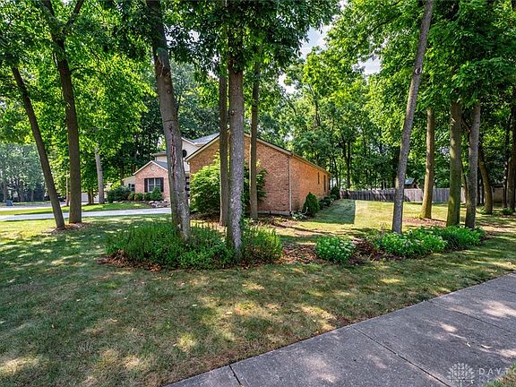 5th image of 701 Red Oak Ct