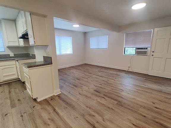 2nd image of 665 Hoefner Ave #1/2