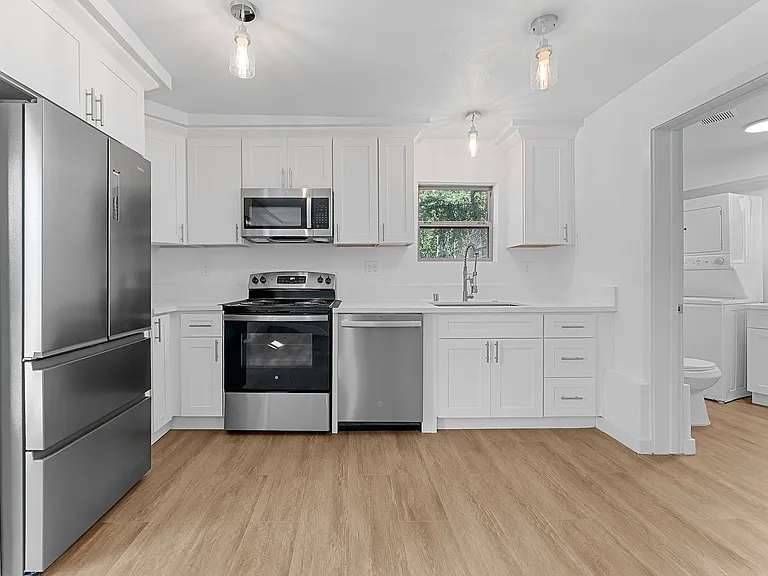 3212 Hamilton Way #10 — Photo 4