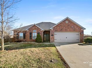 1310 Shetland Dr, Fayetteville, AR 72704