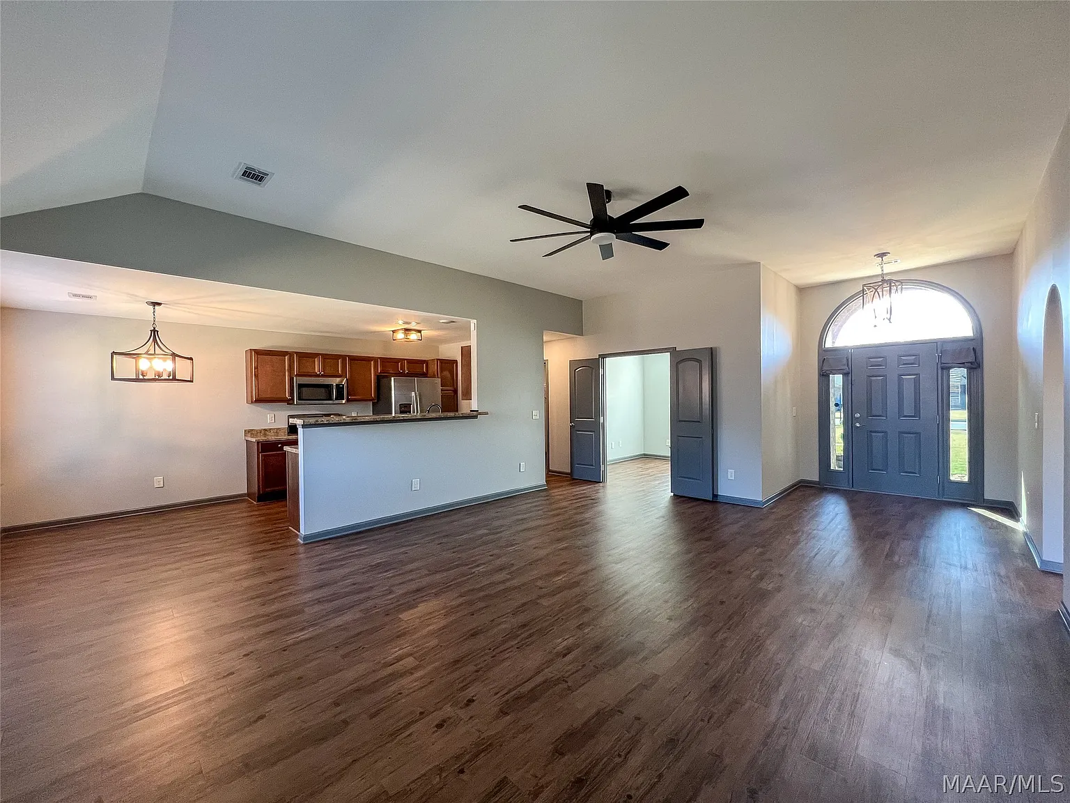 3 bed, 2.0 bath, 1751 sqft, $2,100 — Photo 3