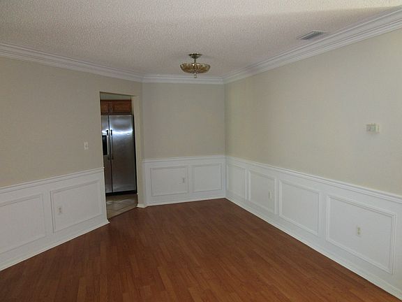 4th image of 4561 Castlewood Ln