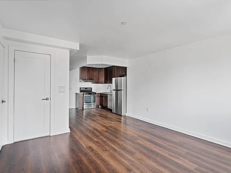 864 Willoughby Ave #2B — Photo 2