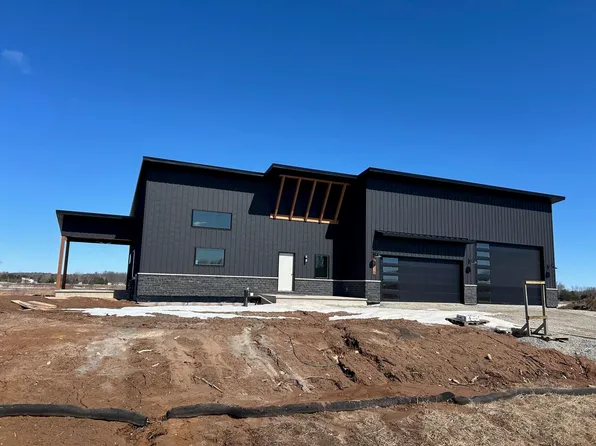 1810 Lost Trl, Suamico, WI 54313