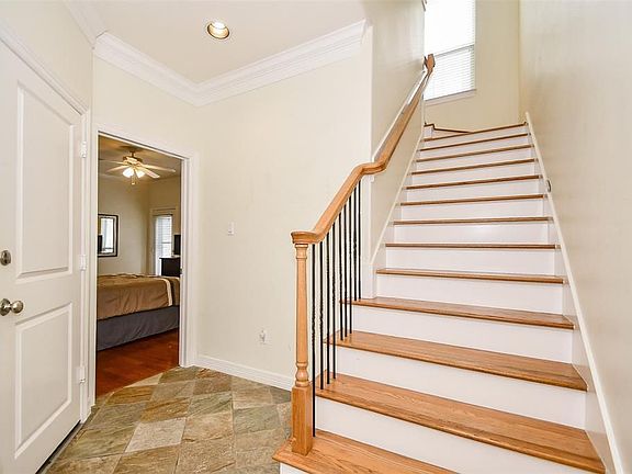 5th image of 612 Leverkuhn St