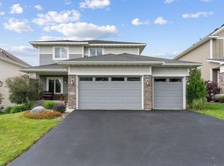 1522 Mills Dr, Chanhassen, MN 55317