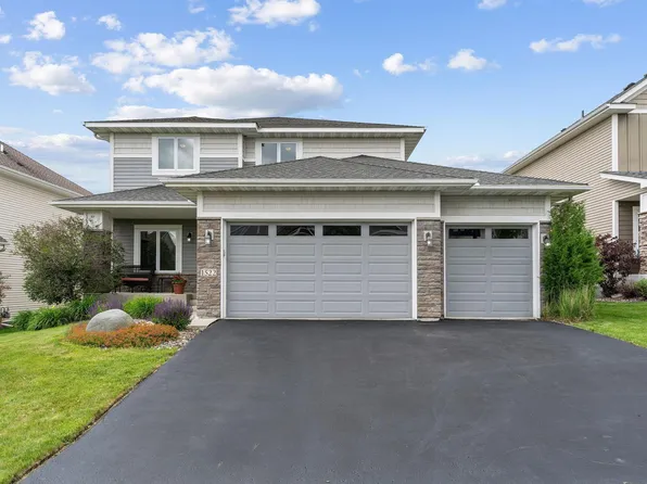 1522 Mills Dr, Chanhassen, MN 55317