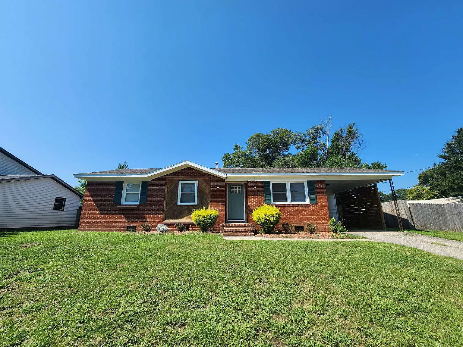 3 bed, 2.0 bath, 1124 sqft, $1,699 — Photo 2