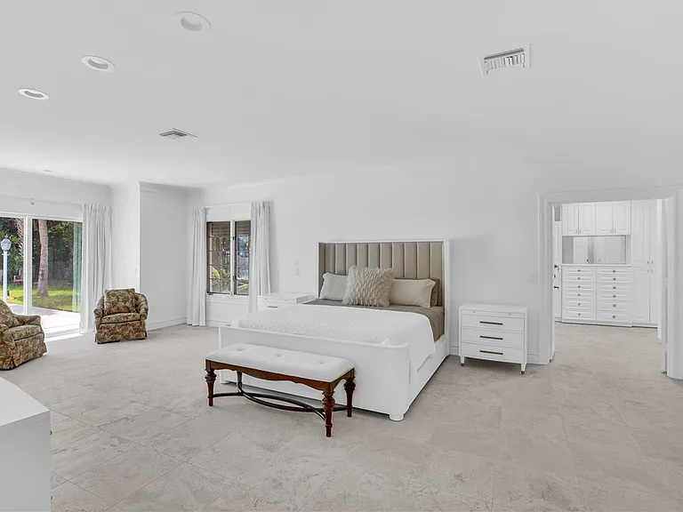 1916 Ocean Dr — Photo 22