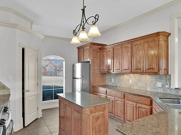 5th image of 398 Half Moon Ct