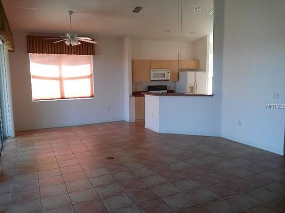 4th image of 959 Wolf Creek St