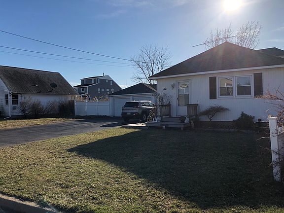 4th image of 42 Riverdale Ave