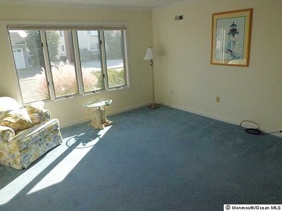 3rd image of 624 Baron St
