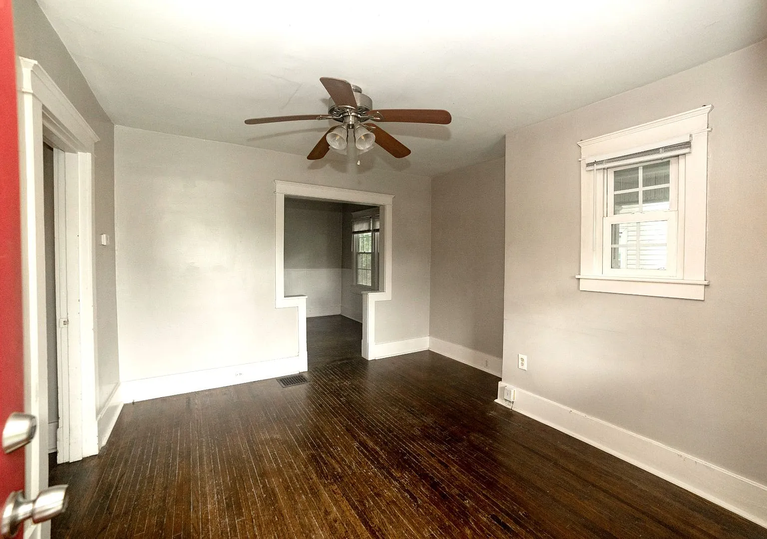 2413 Emmett Ave — Photo 4