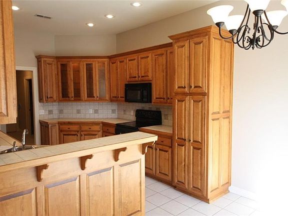 2nd image of 6104 W Southgate Cir
